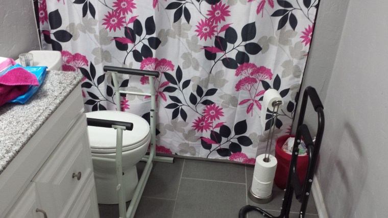 Mom's Bathroom 2017-05-12 07.21.18